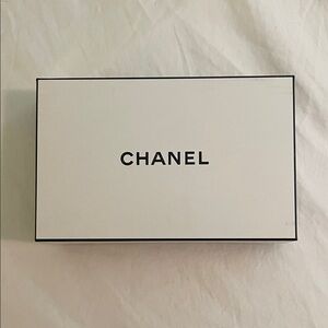 CHANEL Classic White Gift Box with tissue paper and seal z17